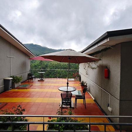 Cherry Blossom Homestay Кодайканал Экстерьер фото